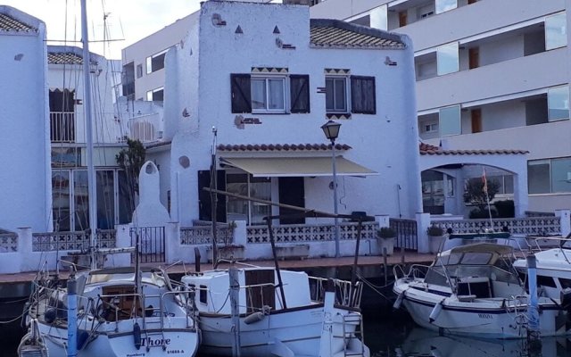 House With 2 Bedrooms in Roses, With Wonderful sea View, Pool Access a