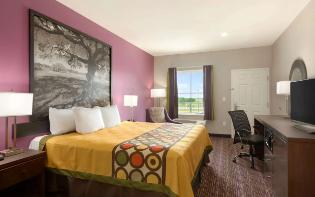 Super 8 by Wyndham Carrizo Springs
