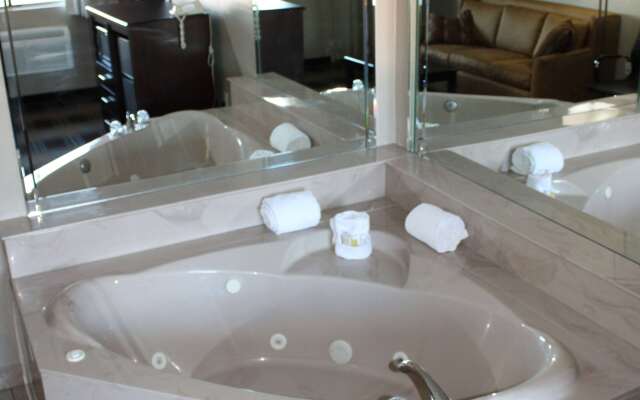 Days Inn & Suites by Wyndham Springfield on I-44