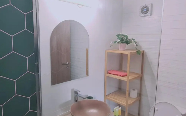 83 Lim3 - Stay Sunlit Apartment