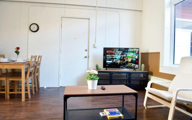 Stunning Large Gorgeous Space DT Parking Coffee