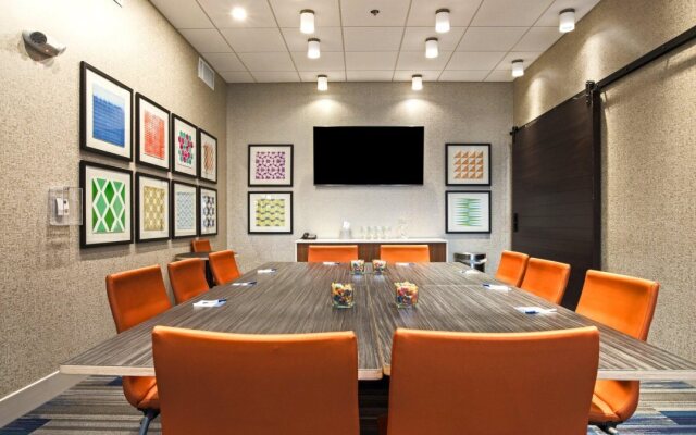 Holiday Inn Express & Suites Racine by IHG