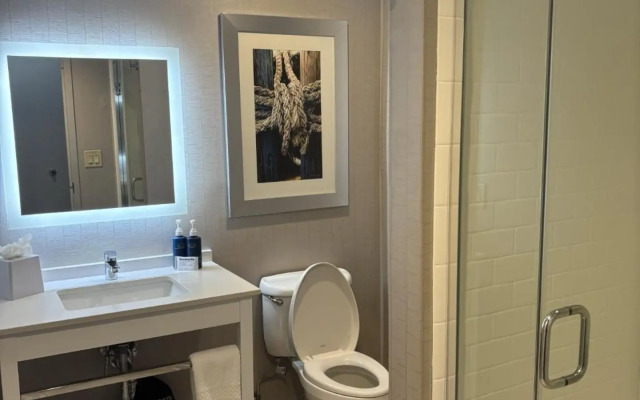 Four Points by Sheraton Charlotte - Lake Norman