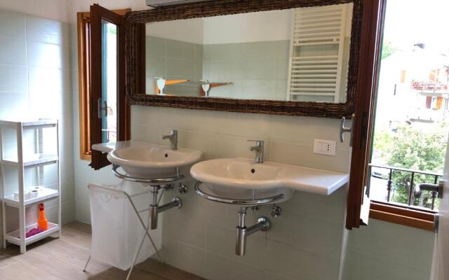 Casa indipendente su due livelli in Liguria-vista mare 6-7 Posti