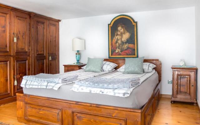 5 Comfortable apartment near old town center