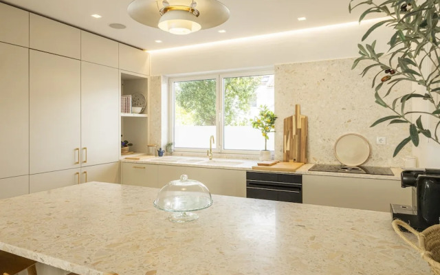 Contemporary Restelo Pool Haven by Cadenzalux