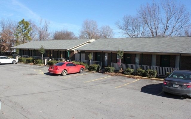 Oak Hill Inn & Suites