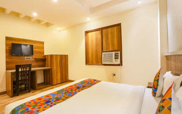 Fabhotel Royal Touch