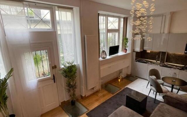Canal Saint Martin Apartments