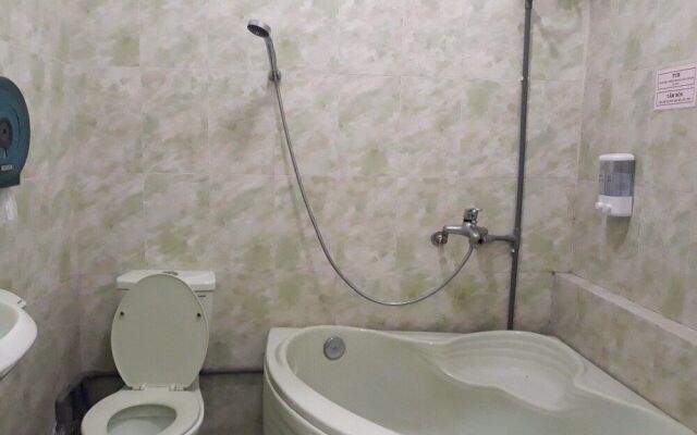 OYO 827 Bach Duong Hotel