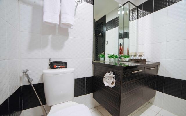 RedDoorz Plus @ Aguirre Avenue BF Homes