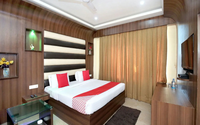 OYO 5710 The Majestic Crown Hotel