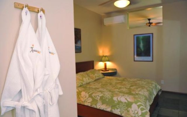 Aloha Aku Inn & Suites
