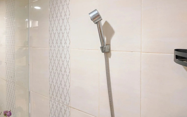 Tranquil And Homey 2Br At Apartment Green Pramuka City