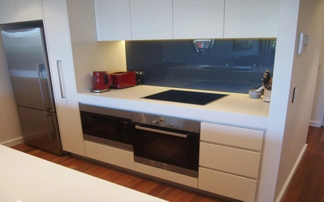 The Apartment Service GLOVE