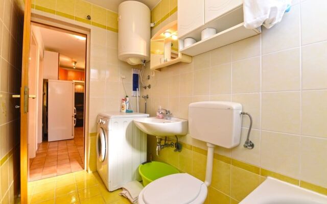 Apartment 1562
