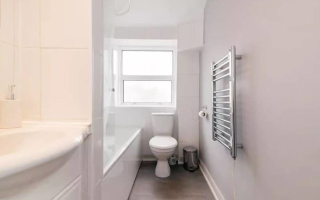 Top Floor Flat With Views in Southwark/borough