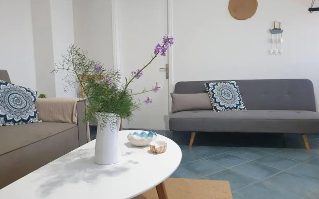 Beachside Retreat - Sleeps 4, Terrace & Views
