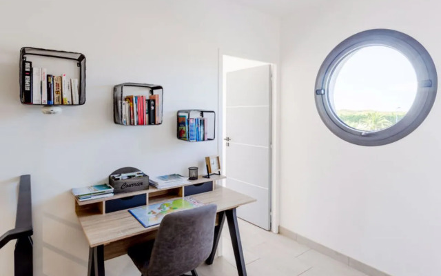 Pirou Beach (PIP402)