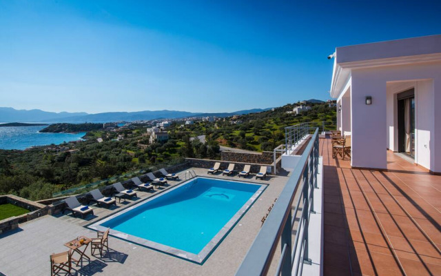 Villa Bellelen With a Heated Pool