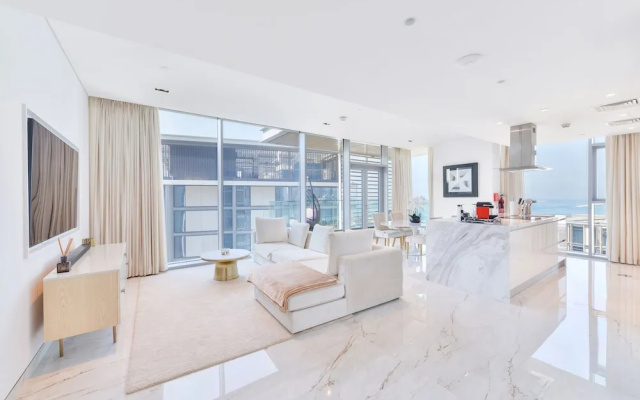 Luxury 2BR plus maids room in Bluewaters
