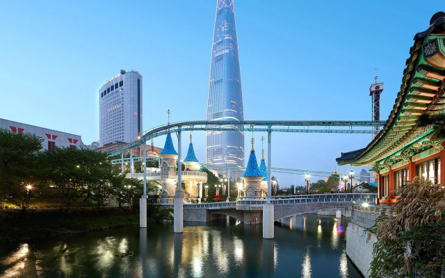Lotte Hotel World