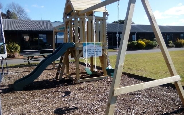 Cedarwood Lakeside Motel & Conference Venue