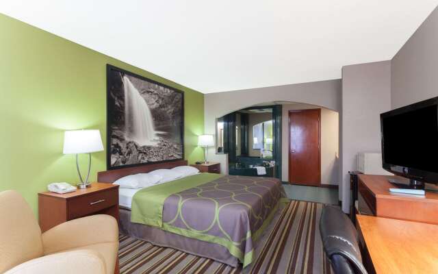 Super 8 by Wyndham Clarksville Northeast