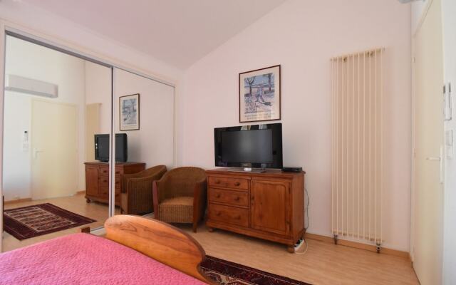 Modern villa in Cournonterral, with large garden, private pool and terrace