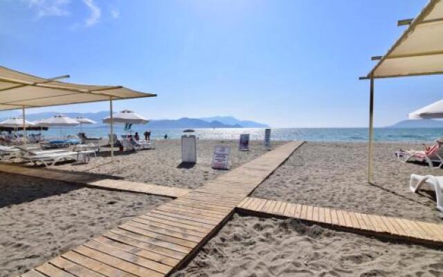 Sunset Beach Club Aqualettings Lighthouse 33