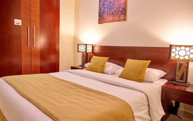 Click Square Hotel
