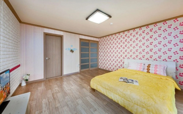 Yeongdeok Gaemitongkku Pension