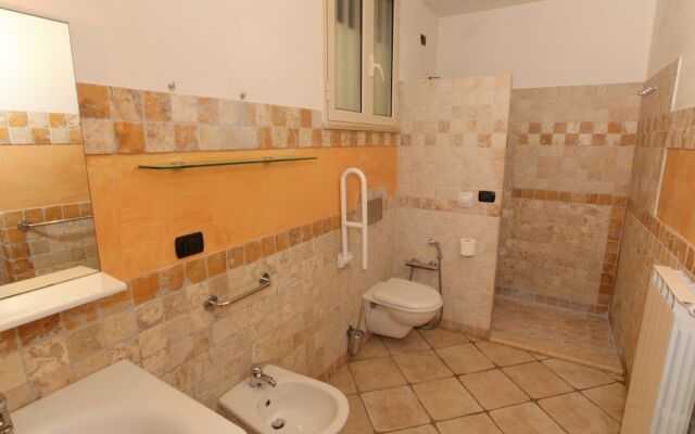 Apartment with Pool near Sea