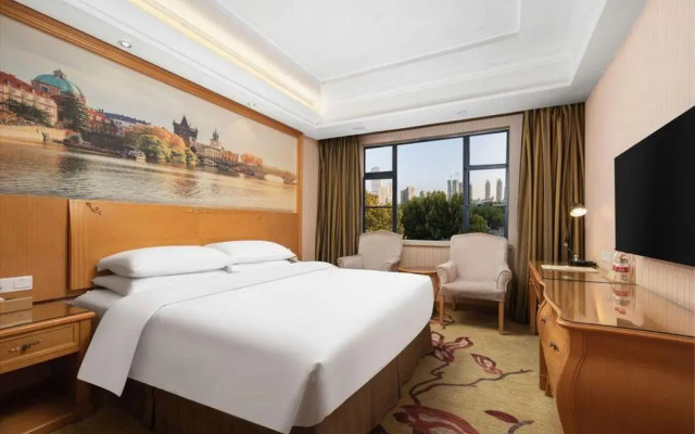 Vienna Hotel Wuhan Lengjiao Lake Wanda Metro