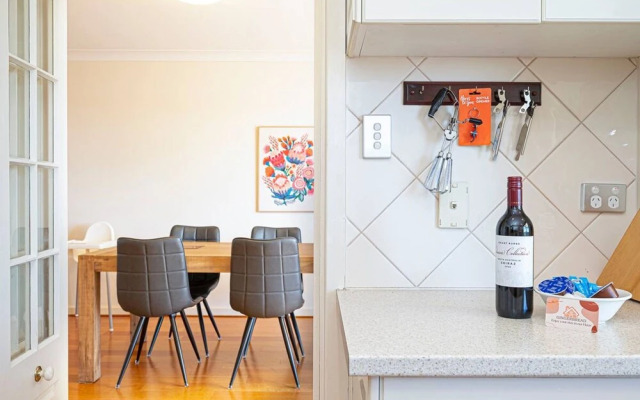 Cityscape Charm in Wattle Park