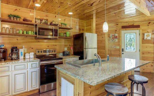 Splash of Moonshine - Two Bedroom Cabin