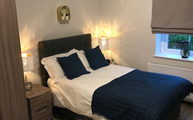 Flat 1 Helena House, 1-bed, Sleeps 2, Garden