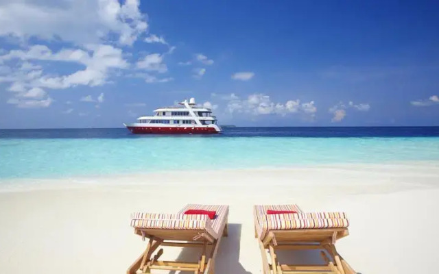 Theia Liveaboard