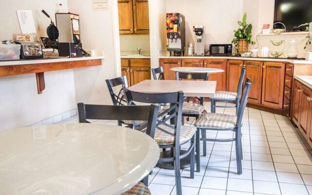 Econo Lodge London North