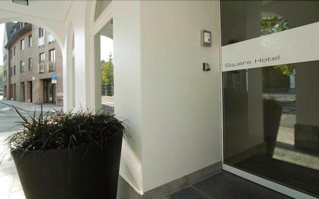 Square Hotel