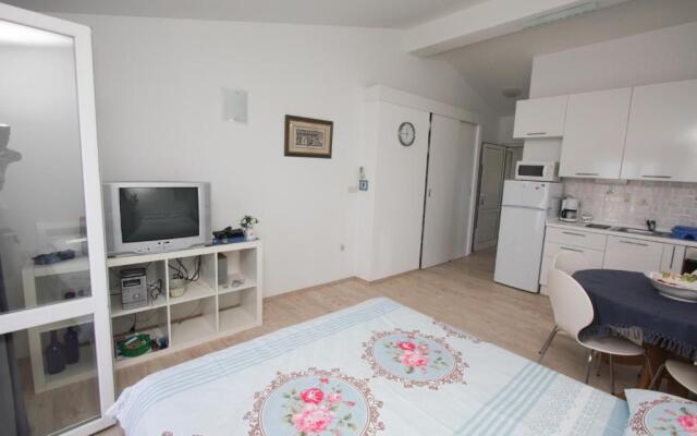 Apartments Luka