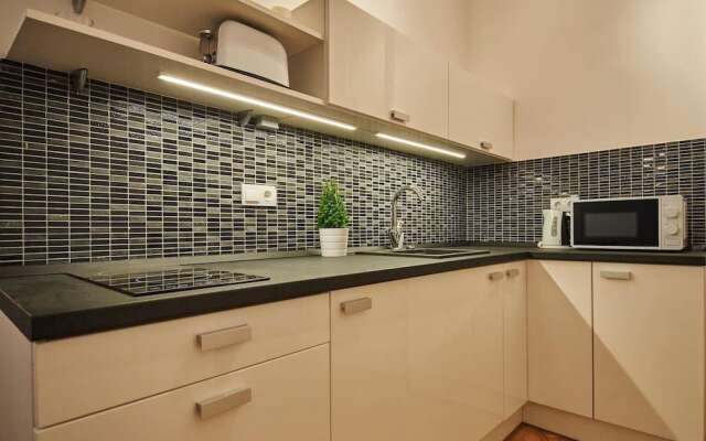 Super Central Studio Apartment - With Balcony