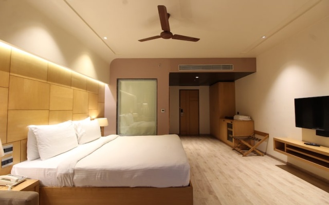Hotel Charan Plaza
