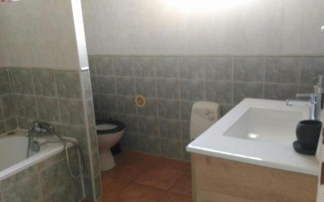 Maison T3 jardin proche remparts Aigues Mortes