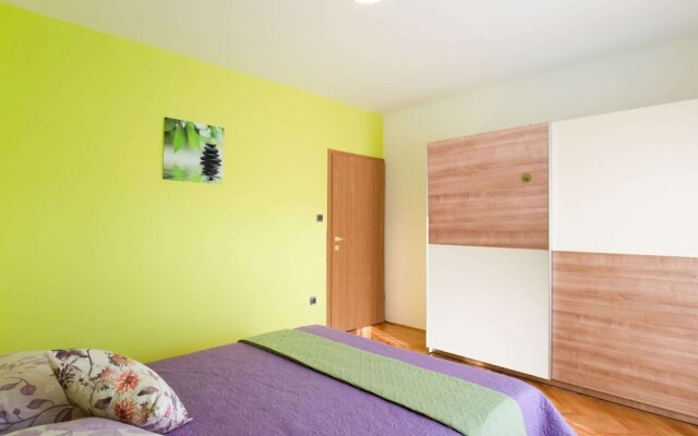 Delightful Apartment in Vir With Garden