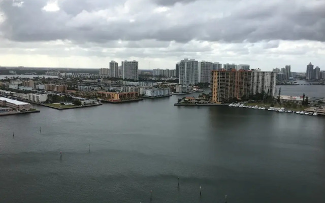 Big Place in Sunny Isles near Beach