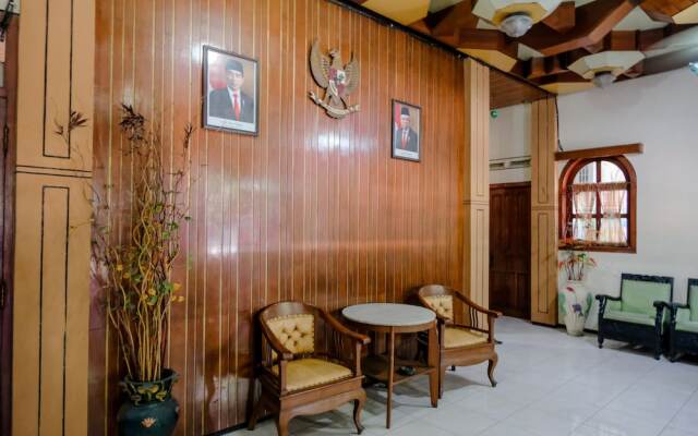 Spot On 1761 Hotel Dirgahayu