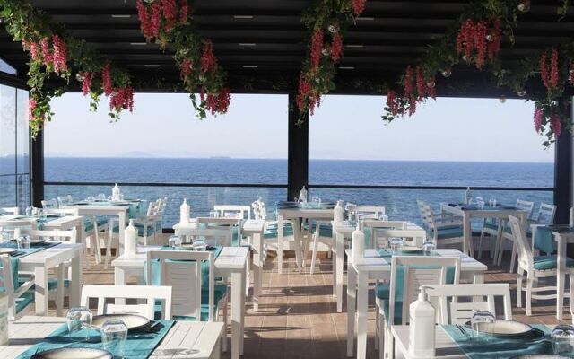 The Lavington Beach Hotel