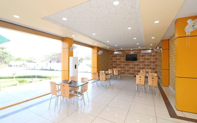 OYO 13483 Hotel Aradhya's