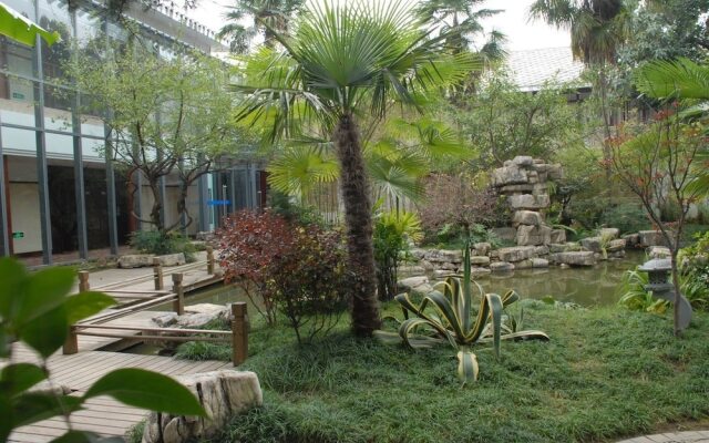 Grand Valley Hotel